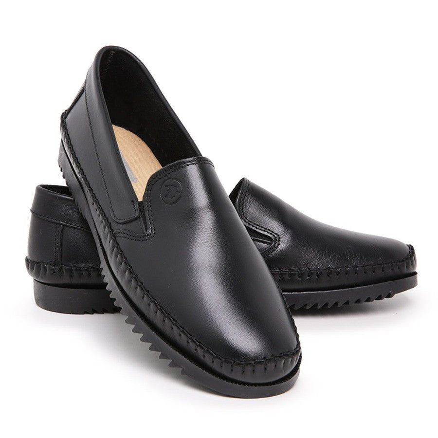 Mocassim Náutico em Couro Full-Grain • Tecnologia Drive Comfort • Solado Não-Marcante